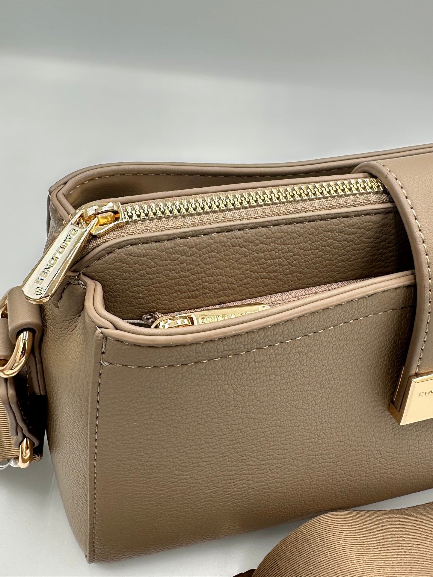 Soirose David Jones Women’s Warm Taupe Crossbody Handbag – Stylish Everyday Fashion Bag (SM7437A)