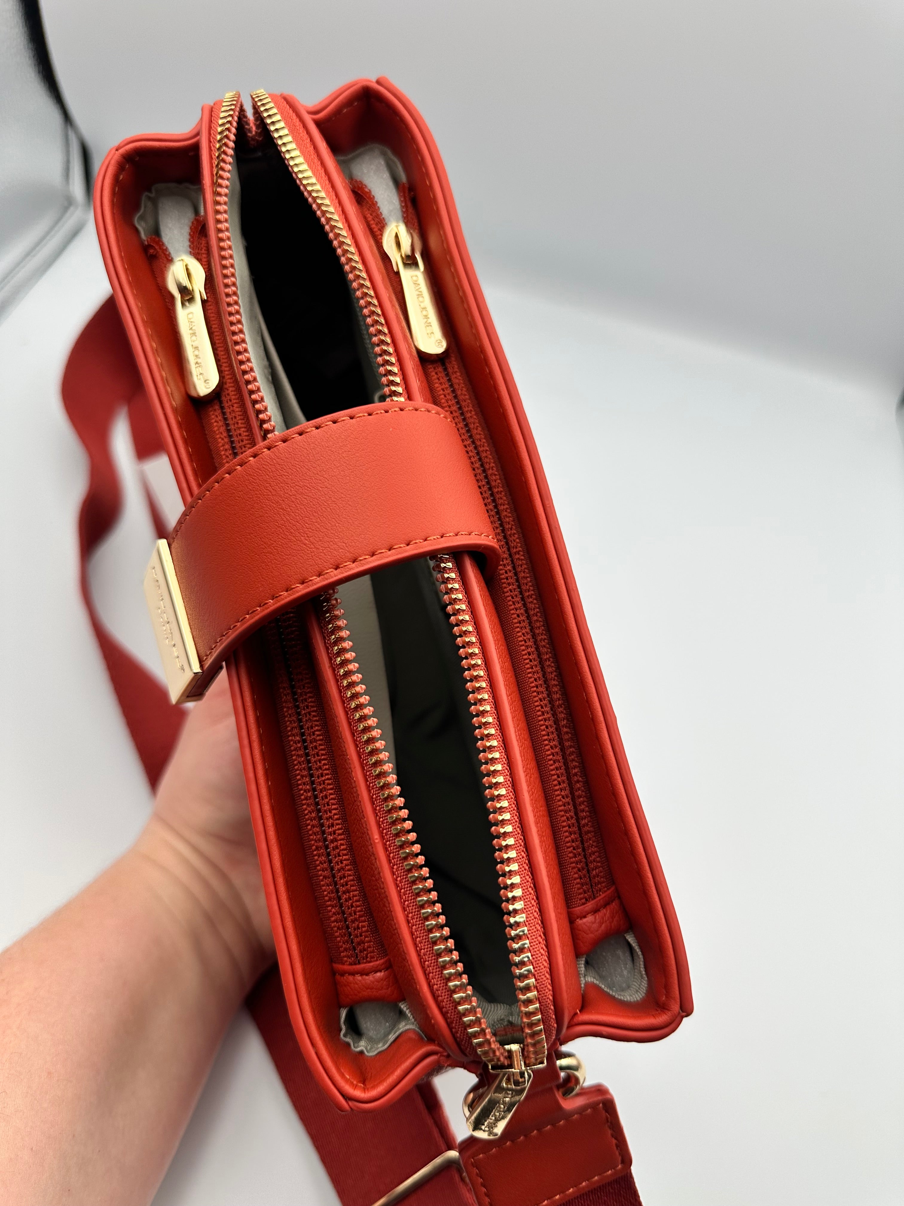 David Jones Crossbody Bag – Elegant Everyday Essential